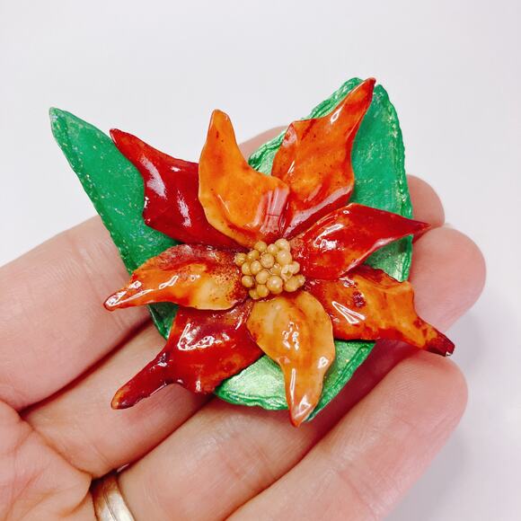 Vintage Resin Poinsettia Christmas Flower Holiday Brooch Abstract Festive Pin - Picture 4 of 11